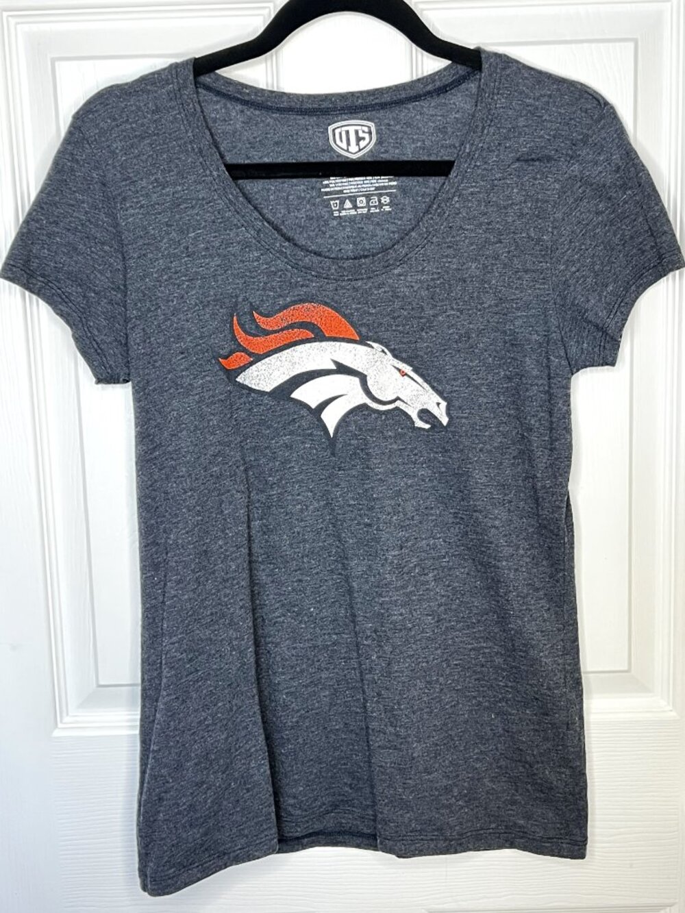 Denver Broncos NFL Women's Game Day Graphic Tee Heather Gray Scoop Neck Medium
